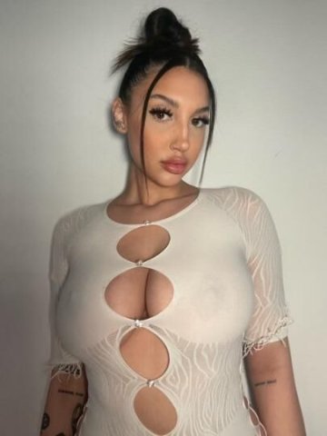 Hey baby 👄🫦 I just got into town heard you're looking to have 💦fun tonight 🤩 Hit me up for all kind of fun 📲 SNAPCHAT @ anonymovs1 - 1