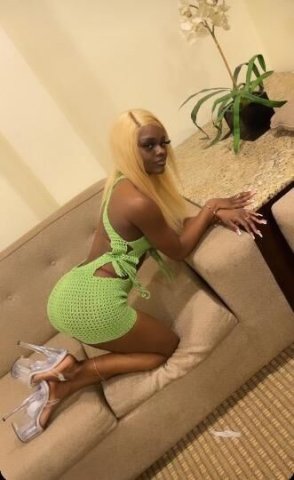 PRETTY PETITE EBONY 💋 - 1