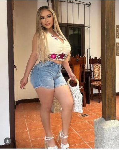 CINDY LATINA IN VALLEJO - 1