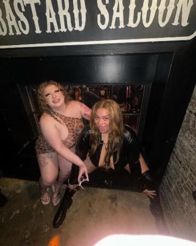 2 Girls available - 1