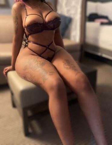 CANADIAN DREAM DOLL 🩷 THICK AND CURVY 😋 THROAT GOAT (FACETIME, GOOGLE DUO, OR SNAPCHAT VERIFY) DOWNTOWN CHICAGO😍 OUTCALL - 1