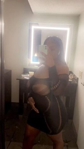 airport 📍2 girl duo 💚 upscale curvy ebony Bombshell 🤍 - 1