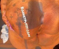 BIG BOOTY PORNSTAR VISITING - Image 7