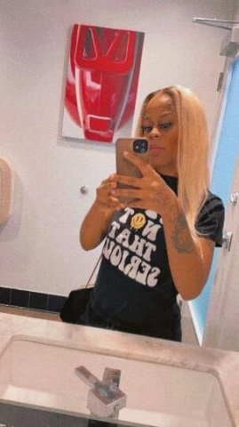 New girl in town 💞 - 1