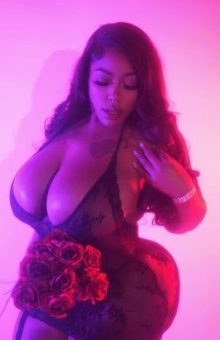 Busty Pinup Visiting Pasadena - 1