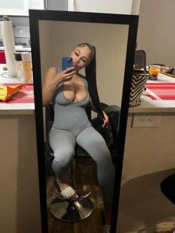 Petite & Discreet 🥀 Incall/Outcall/ Facetime shows!!!! - 1