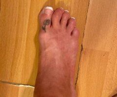 Attractive mature woman seeks generous gentleman - Image 3