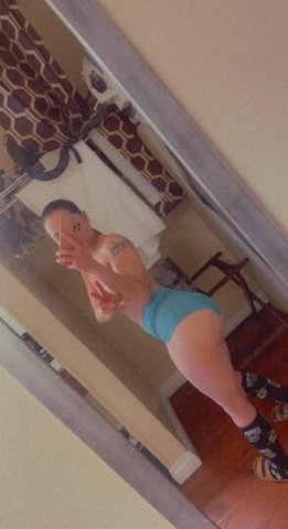 Petite treat back in town! Dont miss me!! ❤🤍🩷 - 1
