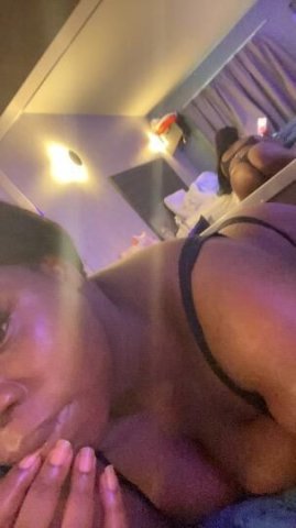 THICK AF AND CHOCOLATE 🍫🍑💦 - 1
