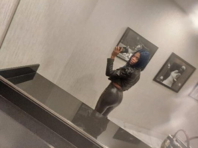 wanna come play with me 😉😉 I have AWESOME service And GREAT PRICES - 1