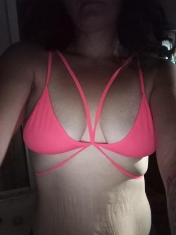 Fun & Flirty MILF- ready to give you a workout - 1