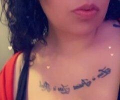 Lincoln escorts - busty brunette bombshell