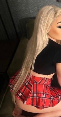 Candi 🍭 Upscale ✨ One Day Only ✨ Can Travel - 1