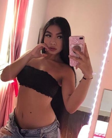 Hola amor soy una rica flaca bien caliente y ardiente disponible hago salidas - 1