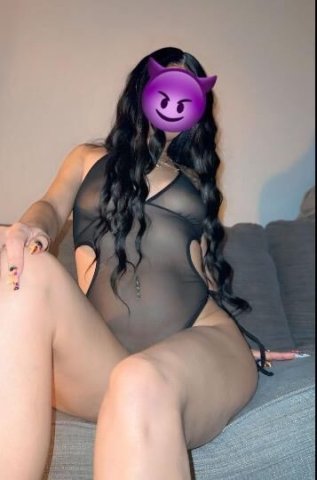 Beautiful Latina looking for sex - 1