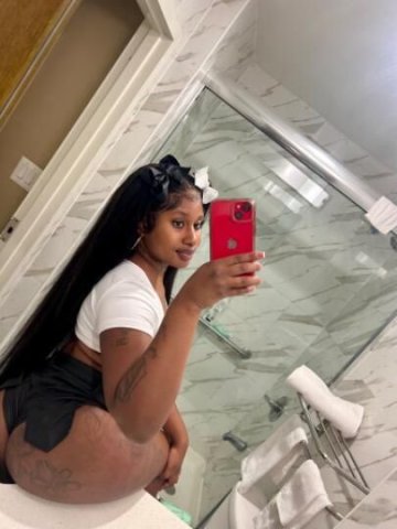 Petite Bombshell 🔥 - 1