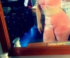 THICK MILF DOES WHAT WIFEY WON'T - Image 2
