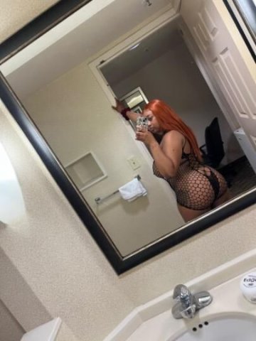 Thick and wett 🩷💦 Juicy tits - 1