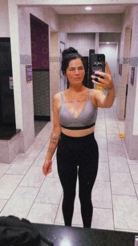 do not text me if you can't do depoits i like seeing men that will spoil me i hate broke men!! - 1