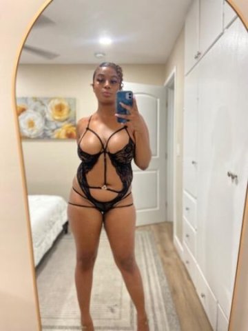 pretty brown girl with dimples 😍🍒🔥curvy body , fire head 😈🍆 available for FS 📲 - 1