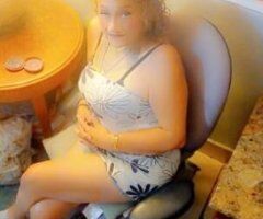 SEDUCTIVE MILF ON TĤE SCENE - Image 2