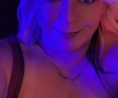 sexy blonde wants to see you now - Image 4
