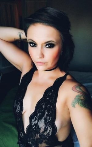 Cum one cum all! 😜 you provide it I ride it 😉🍆💦🍑 - 1