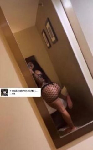 Big booty curvy upscale nympho 💚 2 girl duo Airport 📍 - 1