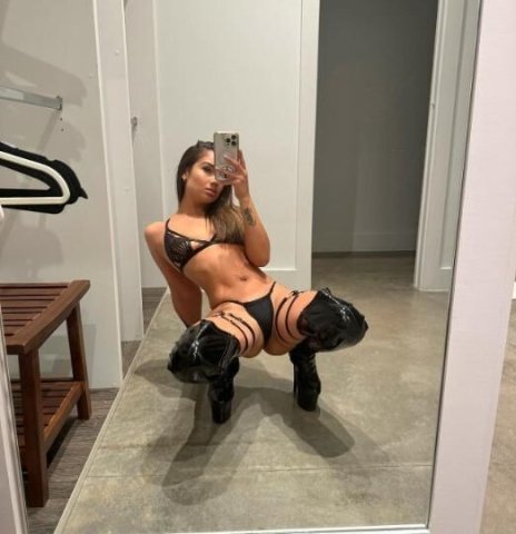 Hot Girl - 1