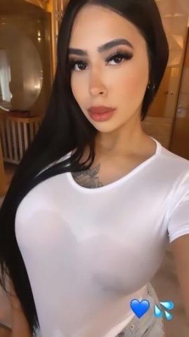 Rica tetona 👅 - 1