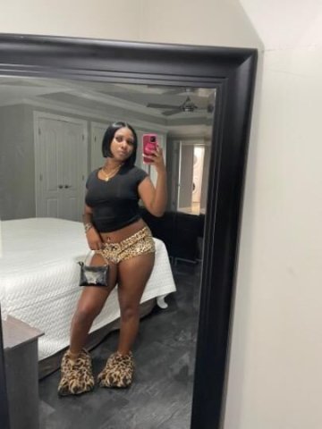 bad brown pleaser 😏 - 1