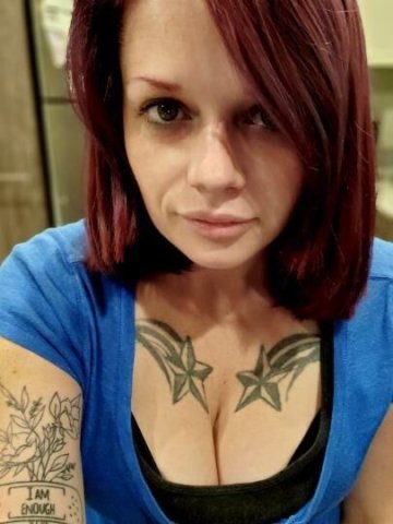 Redhead cutie wit da booty - 1