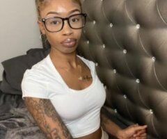 Pretty 🥰 Petite 😘 & Available 😜 - Image 2