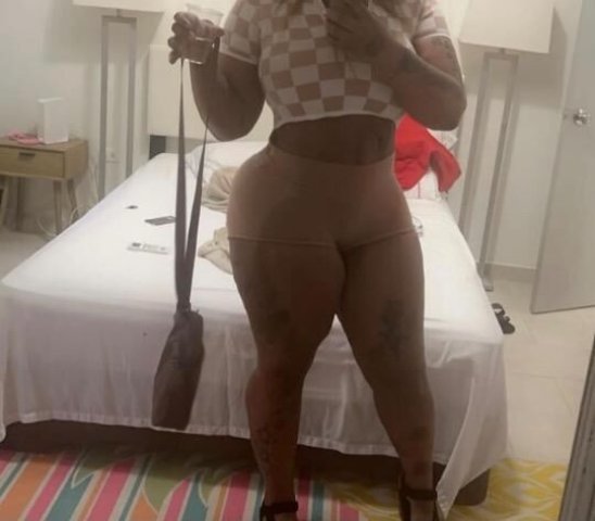 lightskin big booty INCALL - 1