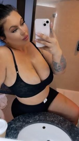 new big booty white girl in town - 1