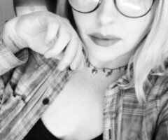 Petite Geeky Blonde (PIN-UP) Girl-Next-Door! A Truly Unique Girlfriend Experience! Upscale, Casual Fun! 🤓 Reviewed & Verified! (Incalls & Outcalls) - 33 - Image 7