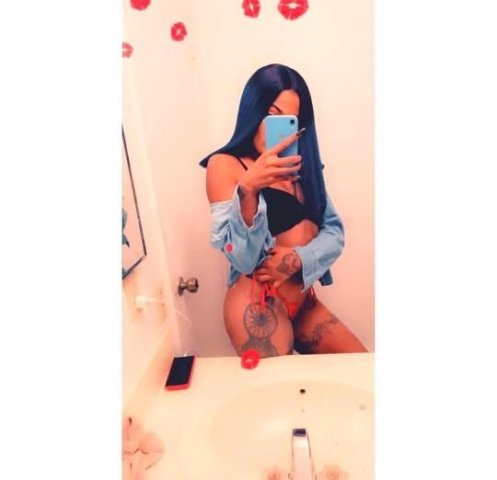 petite treat 👅😈 - 23 - 1