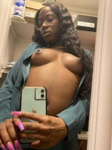 I am ready to stretch around your Dick😋Sexy Ebony Pie Available for Erotic Encounter n Cam Sex💚Incall / outcall / Car call / Available 24/7😍 - 1