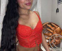 Party Girl Ready to Play - 24 - Image 4