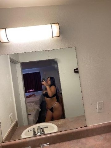 caliente y extrechita latina🥵🤤 - 1