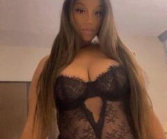 sexy slim thick MILF - Image 4