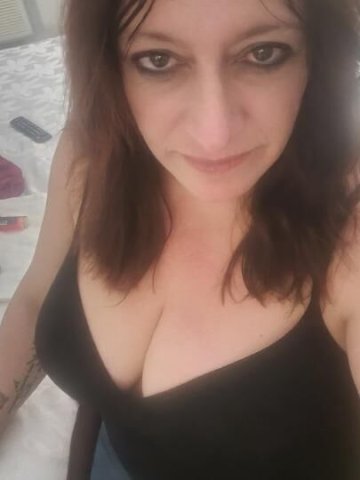 NEW IN TOWN***SEXY MILF - 1