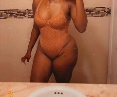 Heyy Guys Happy Holidays! 🥰 FS Worker here🤪 Where the party at💞🥰 🤪 I Do GFE (E xtra Charges Apply/No BBJ) Prices Starting at: SS:120 HH:150 HR:200 I also offer full body massages and "Escort" services for a night on the town💃🏾 - Image 3