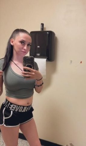 Petite Lil Freak 🌹🫦 Facetime Shows / Content Bundles ( B/G / Solo ) / Onlyfans - 1
