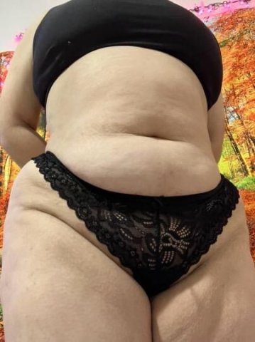 Thick hispanic woman looking to give you a good time - 1