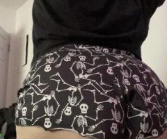 Thick hispanic woman looking to give you a good time - Image 3