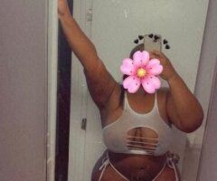 Big juicy lips that grips the dick real good🫦🍆💦call me the throat magician i make dicks dissapear🪄🤩👅 - Image 4