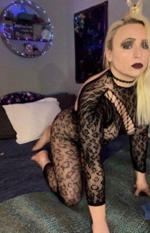 Throaty Tuesdays c/o Thtoat Queen - 1