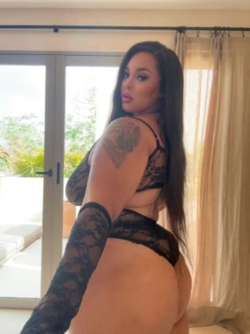 Aloha Papi 🌺 Thick, tall Latina w/ an angel face visting Hawaii 💦⭐ - 1