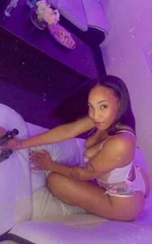 hi Daddy cum 🍆 Play w My tight 😝 waXed Wet 💦 Pretty 😻 - 1